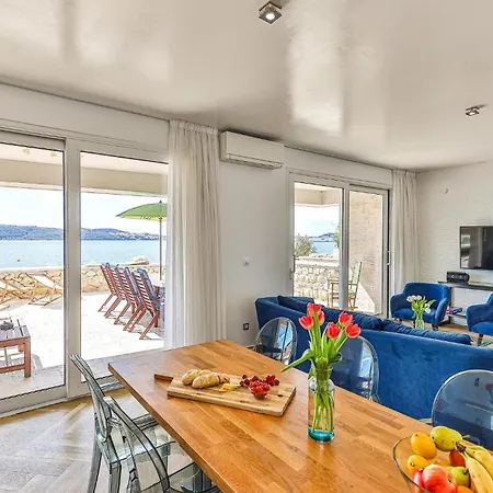 Semesterbostad Luxurious Home In Trogir With Sauna *