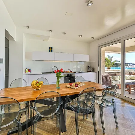 Дом отдыха Amazing In With Sauna Трогир