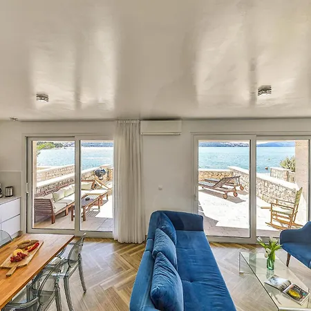 Semesterbostad Luxurious Home In Trogir With Sauna