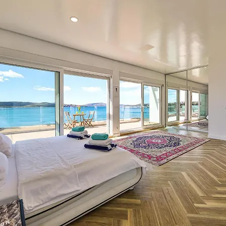 Luxurious Home In Trogir With Sauna 펜션