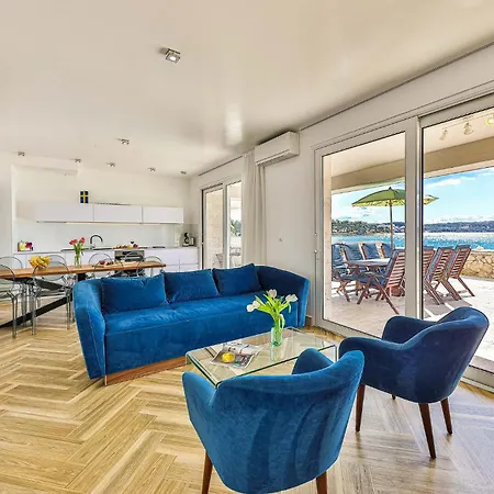 펜션 Luxurious Home In Trogir With Sauna